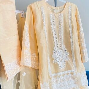 New Hindin Embroidered 3-Piece Suit – Large Size, Peach with White Lace Detai